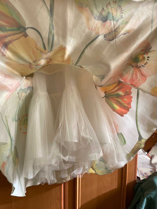 Разкошна рокля от сатен