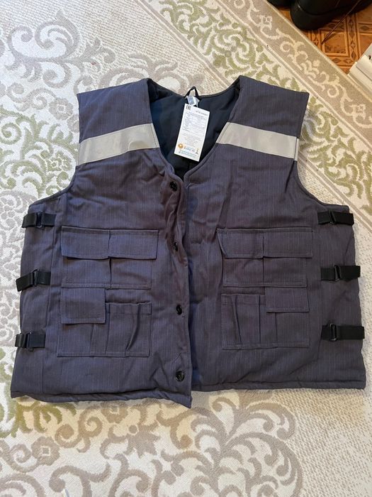 Продам спецодежду зимнюю.. И жилет