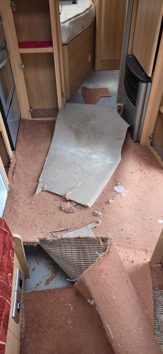 Kаравана Lunar Ultima, 4 местна