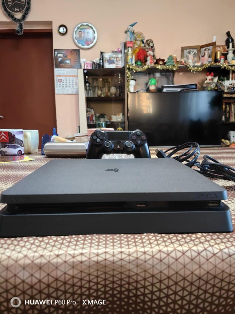 Playstation 4+джойстик 1TB