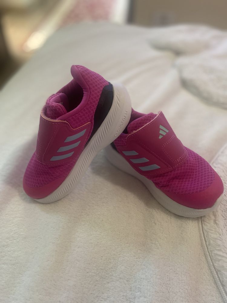 Adidasi adidas, marimea 25