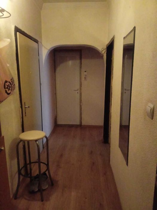 76 кв.м обзаведен Апартамент, в началото на кв. Изгрев с голяма Изба