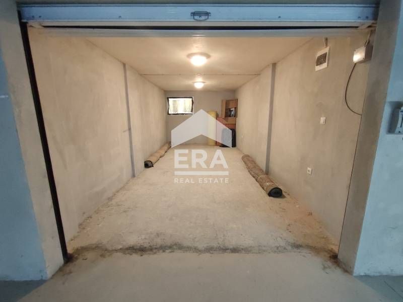 Подземен гараж за продажба, в нова тухлена сграда, кв. Бриз, Варна, до