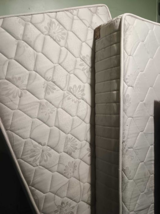 Подарявам два матрака с размери 190/80 см