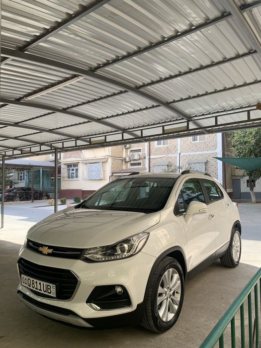 Tracker avtomobili 2020