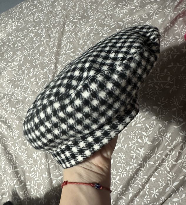 Шапка барета с вълна