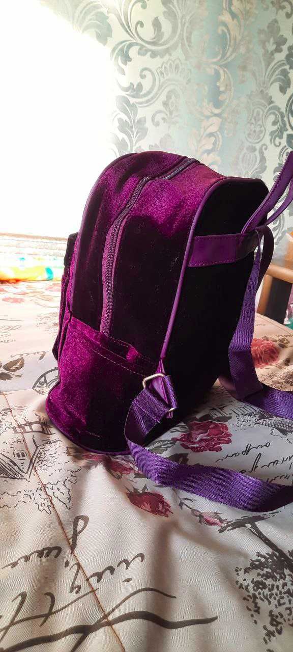 Продам рюкзачок чудесного фиолетового цвета