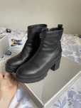 Ghete de  piele cu toc