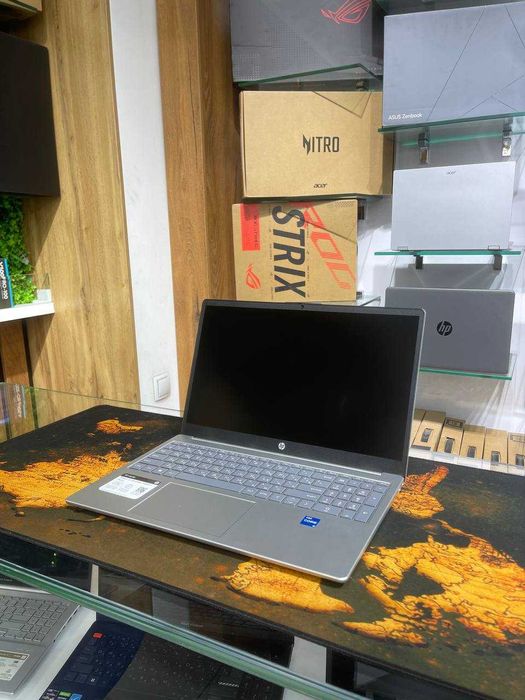 Hp Laptop 15 "Intel core i5-1235U/8GB/256GB/15.6"