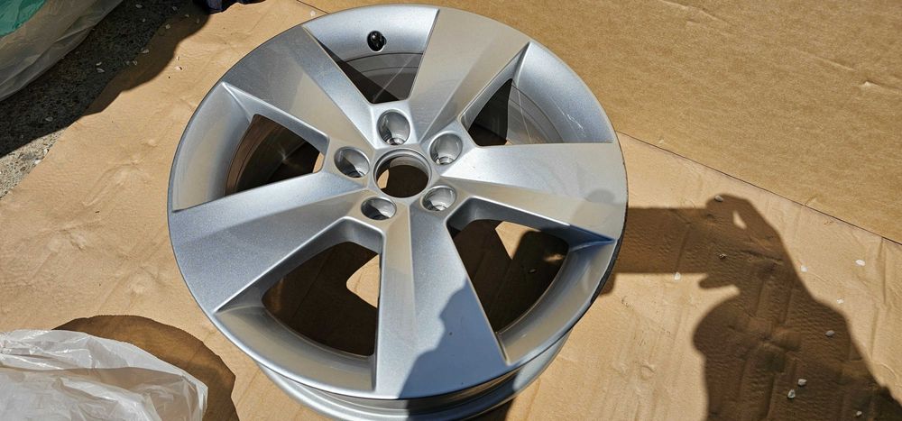 1 buc Janta Aliaj Skoda Kamiq 16" 657601025 / 2019 - 2023 - cu defect