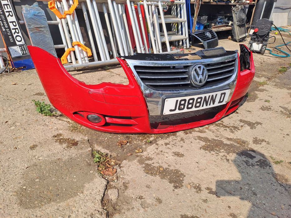 Bara fata Spoiler Masca Grila cu Semn VW EOS culoare rosie