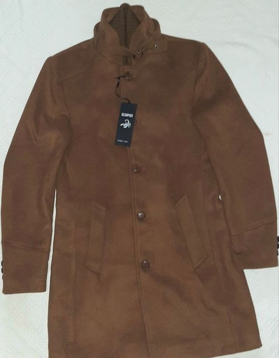 Palton marimea M nou cu eticheta 
Gulerul interior este detasabil.