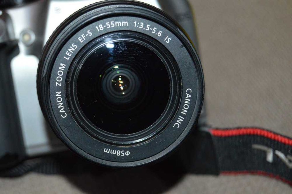 Foto DSLR Canon EOS Rebel XS 1000D obiectiv Canon EF 18-55 citeste tot