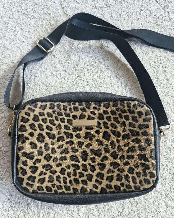 Лот от дамска чанта за през рамо, калъф за Samsung S20 FE и обици