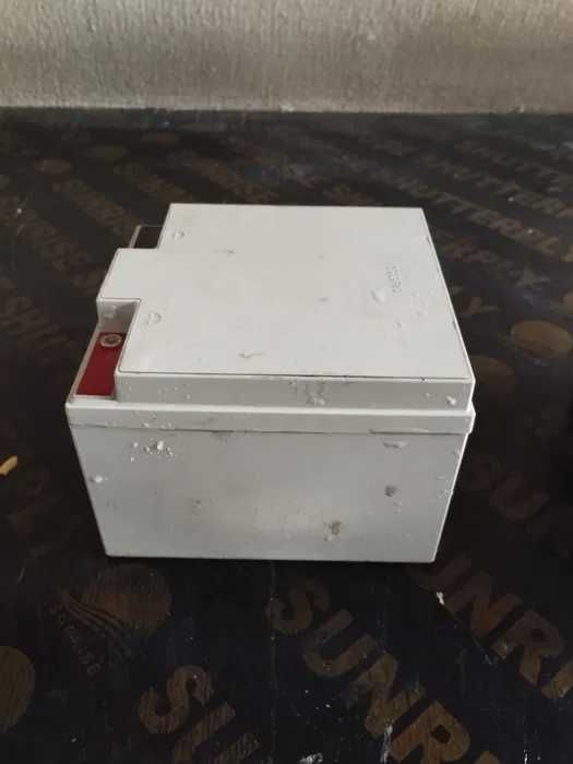 Тягови Акомулаторu Yuasa AGM количества гаранция 3 месеца 75 лв бройка