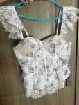 Corset alb cu imprimeu, are cupe, M