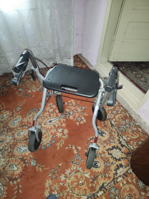 Cadru de mers cu roti - stare noua