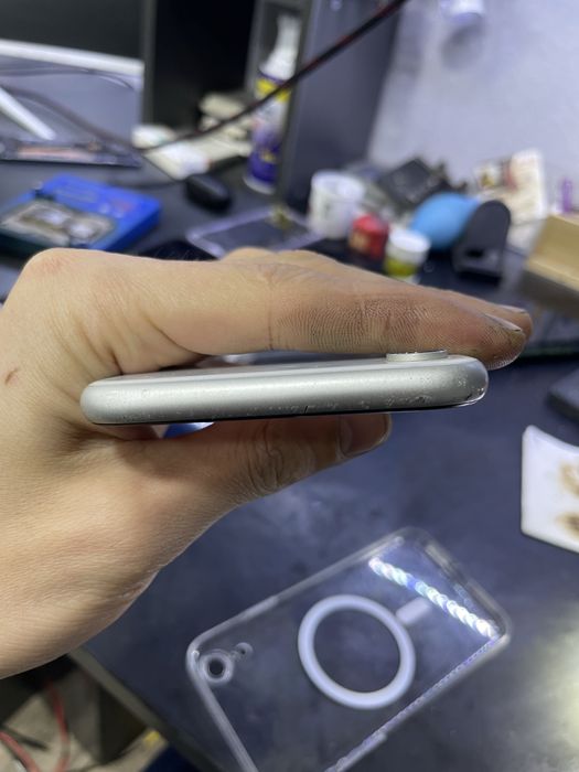 Iphone Xr 64gb. Sim kartasiz iclouddan ochilgan.