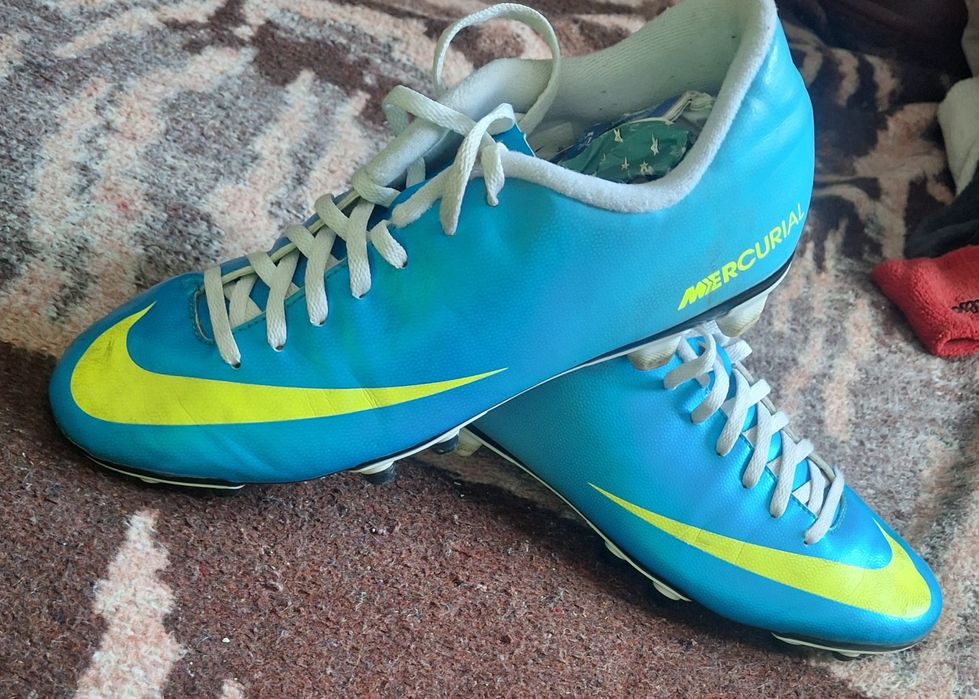 Adidasi fotbal Nike mercurial