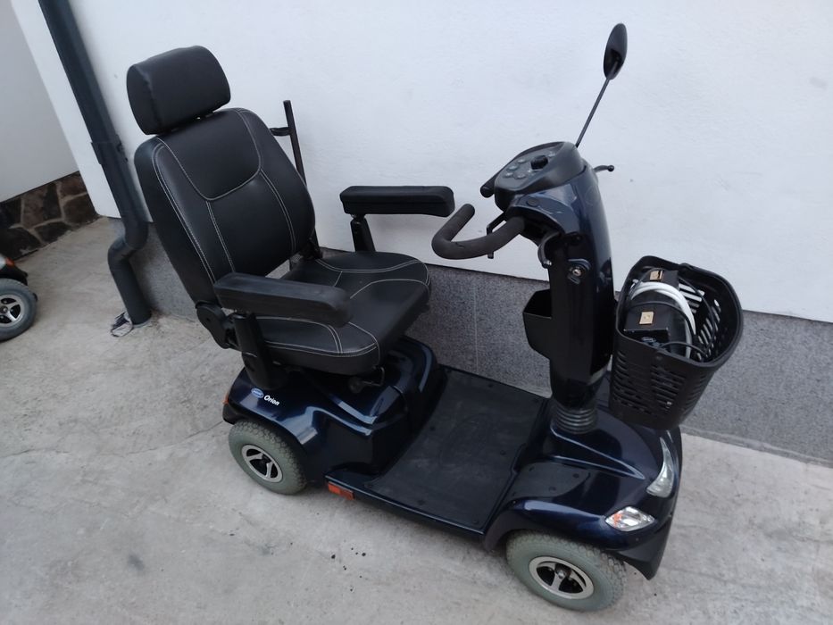Cărucior scuter electric persoane cu dizabilități