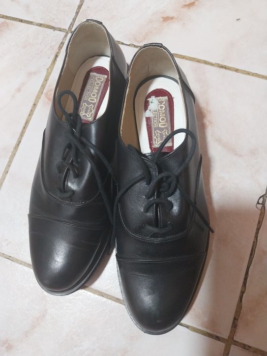 Pantofi noi din piele