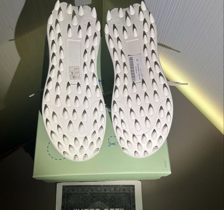 Adidasi off white odsy 1000