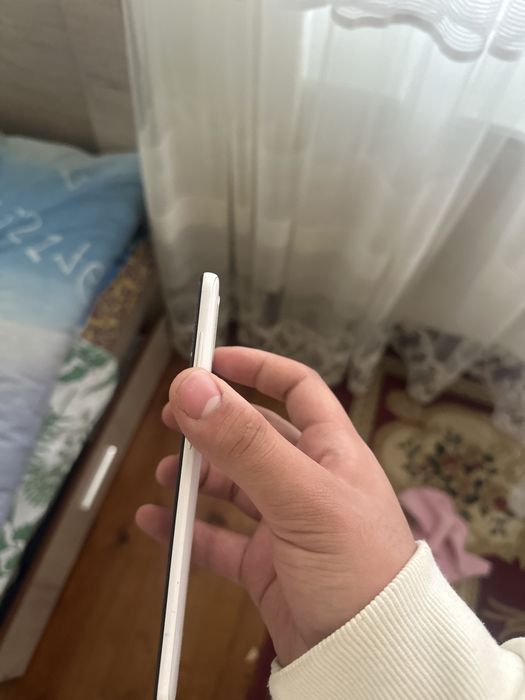 Продам телеон экран сломанный продам за дешево 100 тысяч