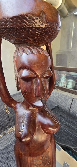 Doua statuete abanos înălțime 1 metru, greutate 16 kg.