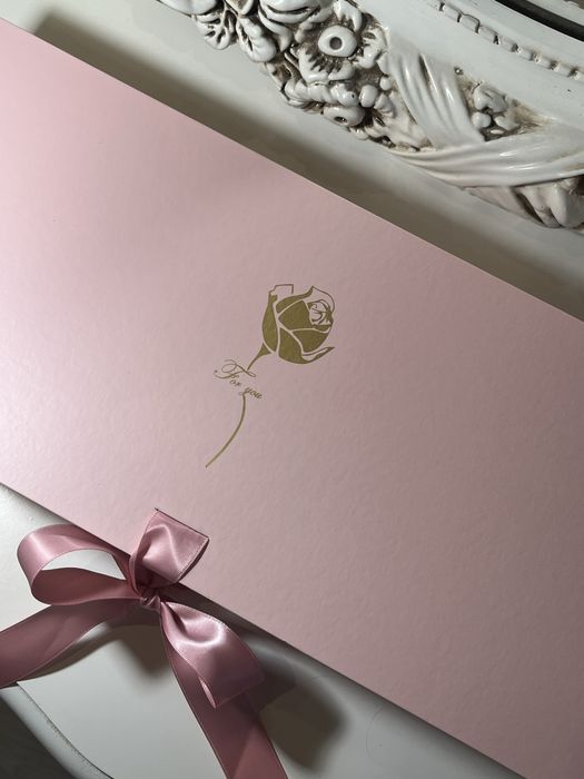 LOVE Deluxe Box с червени сапунени рози-незабравим подарък