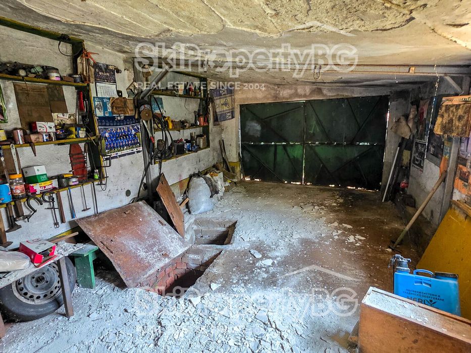 Две къщи с голяма градина в село Райово!