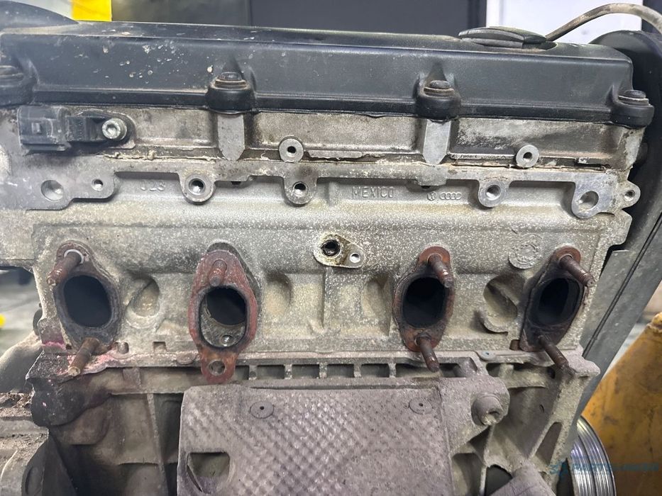 Chiulasa motor VOLKSWAGEN GOLF VI Variant AJ5 2009 - 2013 1.6 1.6 BSE, BSF, CCSA, CMXA, VOLKSWAGEN PASSAT 3B3 2000 - 2005 1.6 1.6 ALZ VAG 06B103373T