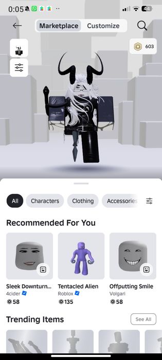 Роблокс аккаунт,на балансе 600