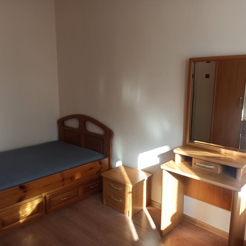 Дава се под наем Тристаен апартамент в Казанлък - 98 кв.м за 204 € - Снимка #3