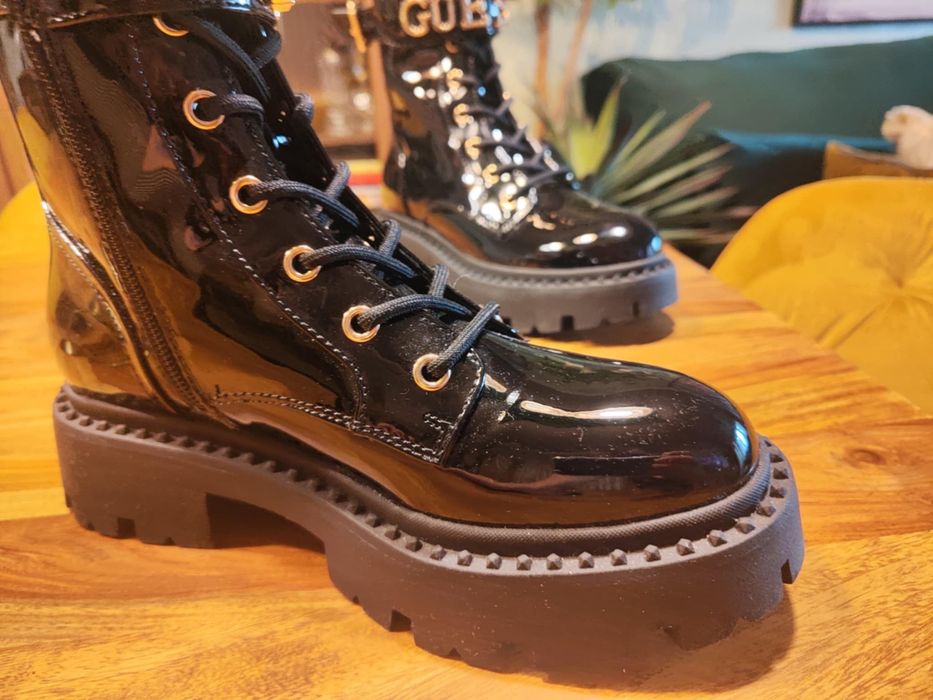 Guess чисто нови обувки /боти/