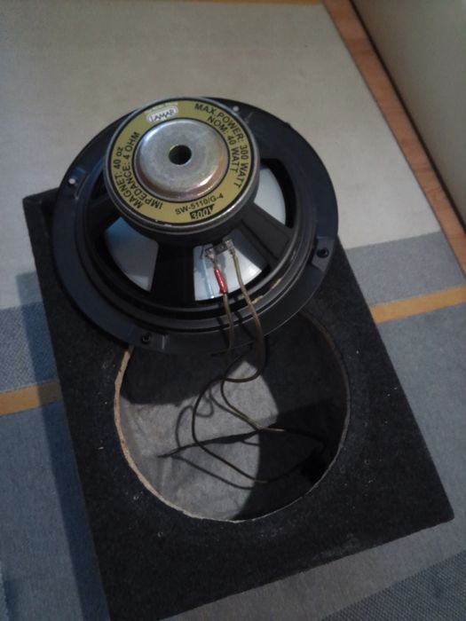 Продавам бас каса 10 инча