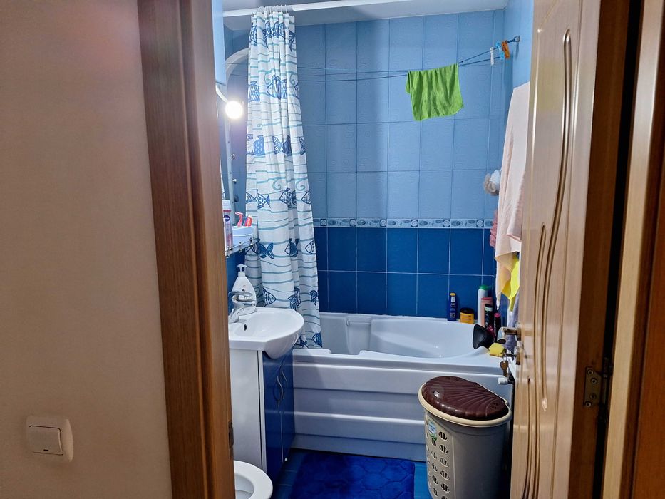 Închiriez apartament