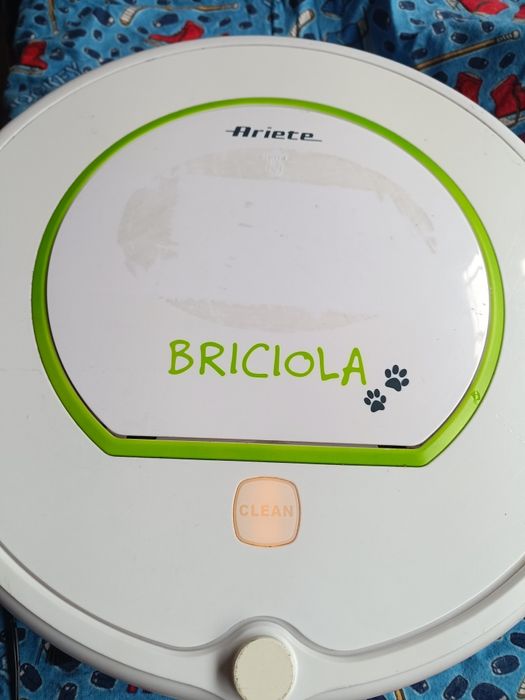 Aspirator robot Ariete citiți anunțul