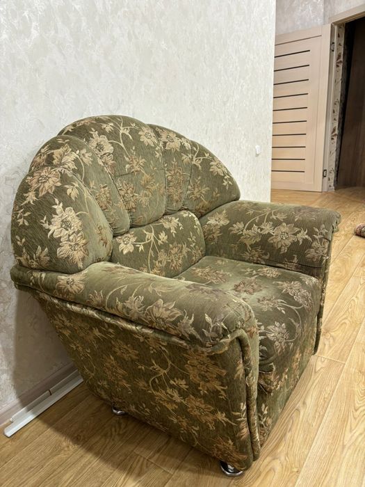Продам диван с креслом в зал