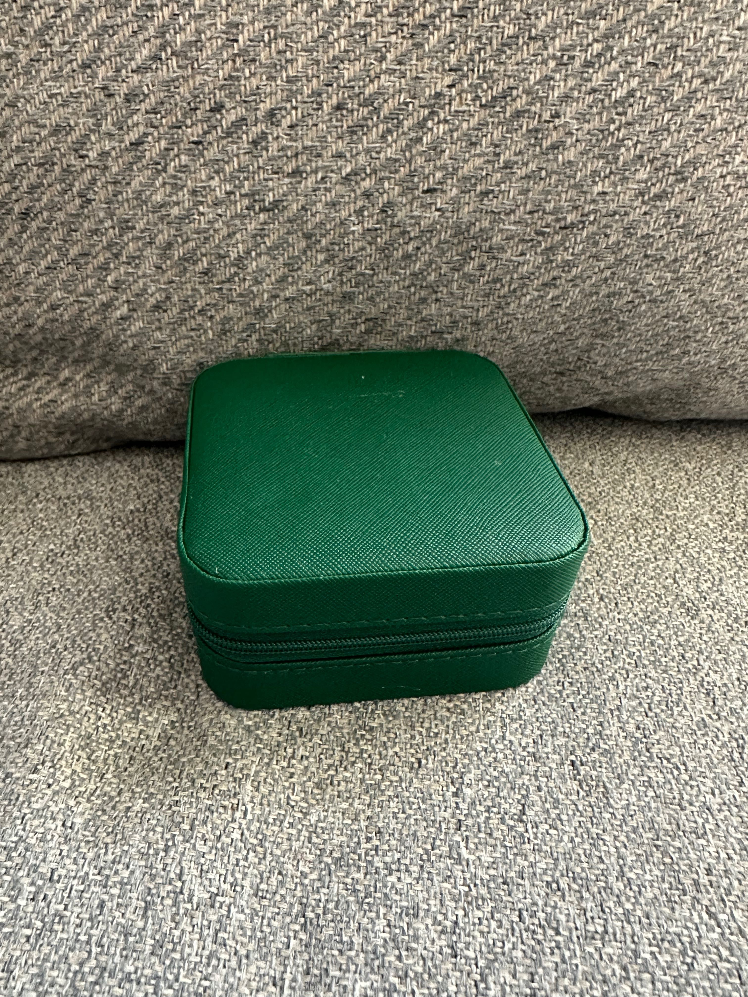 Зелена кутия за бижута