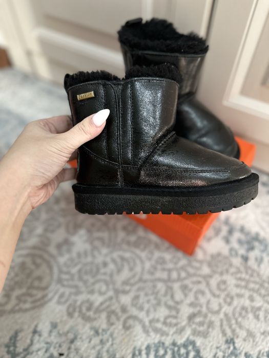 Продам Уги 26-27 размера