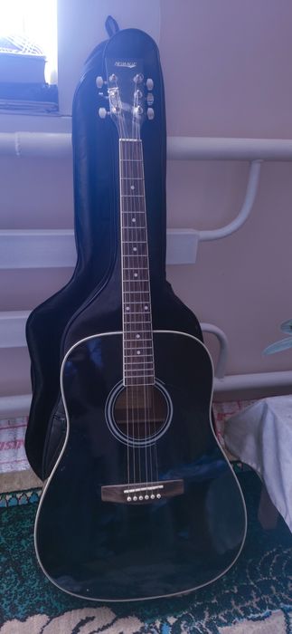 Gitara akustika. Акустическая гитара