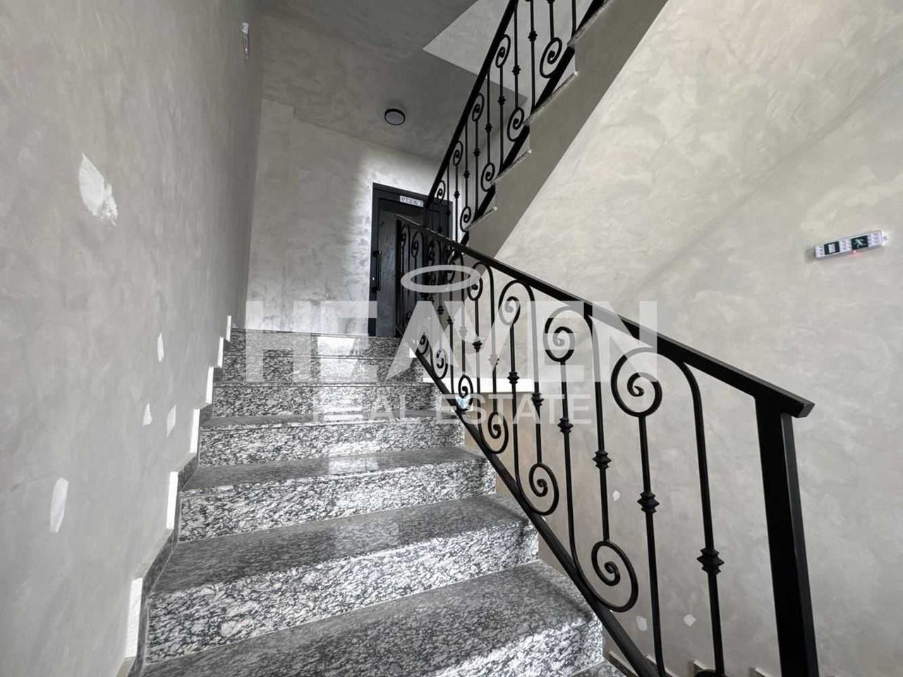 Продава се Двустаен апартамент в Пловдив, Център - 68 кв.м за 1353 €/кв.м - Снимка #8