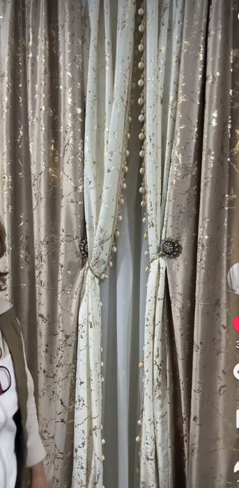 Продам новый комплект  штор ,4м на 250 !