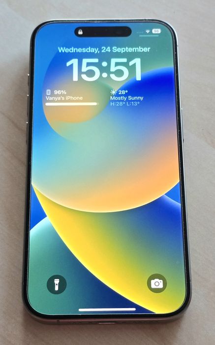 iPhone 15 Pro, 128GB, Natural Titan, в гаранция, перфектно състояние