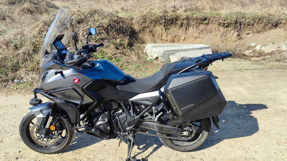 Honda NT 1100, echipata full-touring, optionale de calitate, ca noua