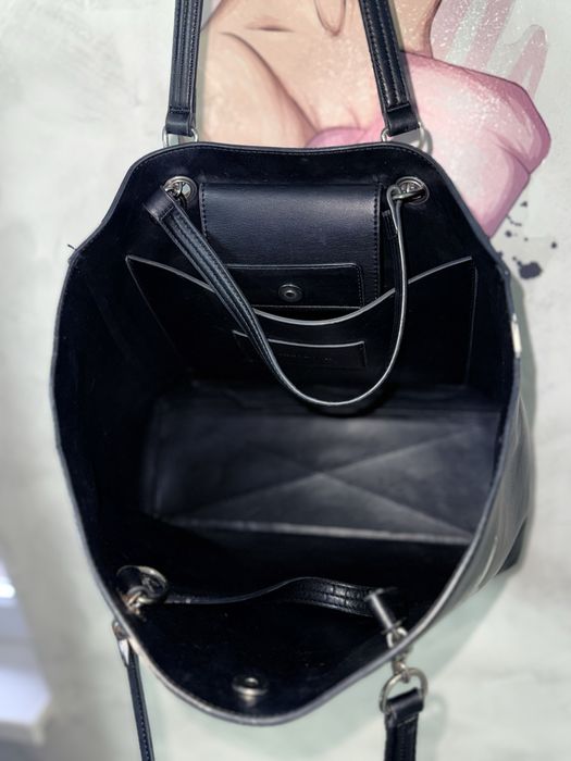 Чаната от естествена кожа CALVIN KLEIN