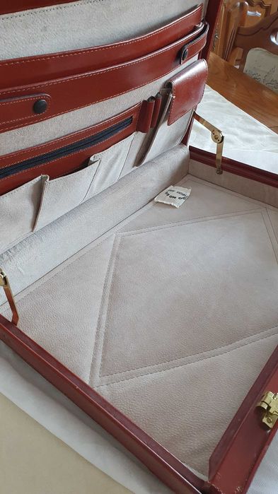 Vind diplomat piele maro roscat, dama