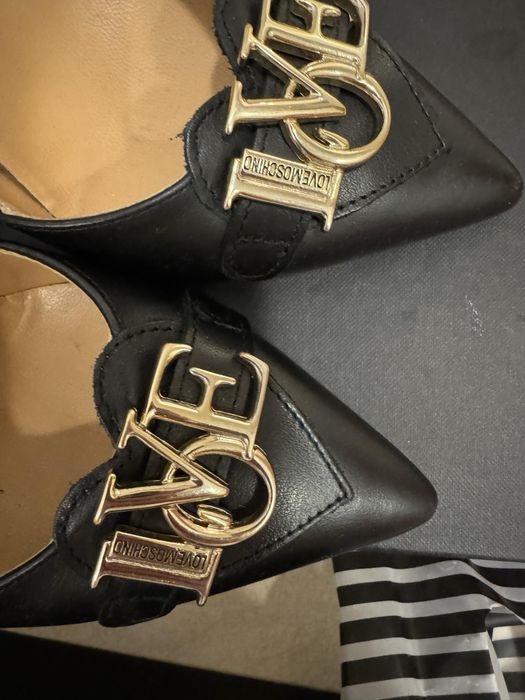 Уникални обувки на висок ток Love Moschino