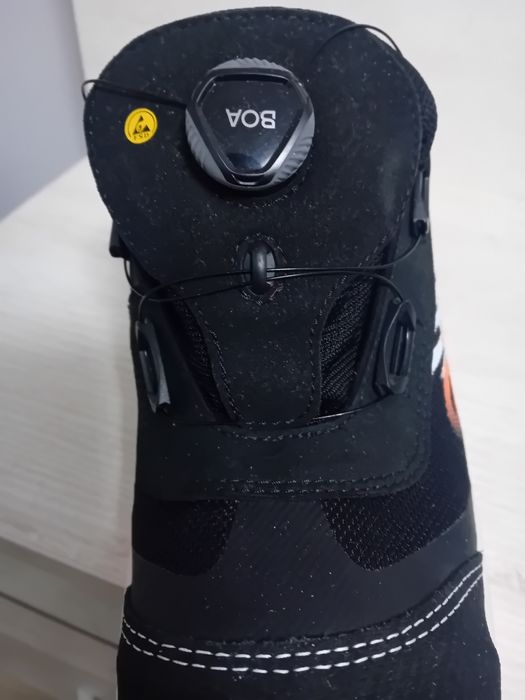 Продавам чифт работни обувки марка SIEVI 44 номер