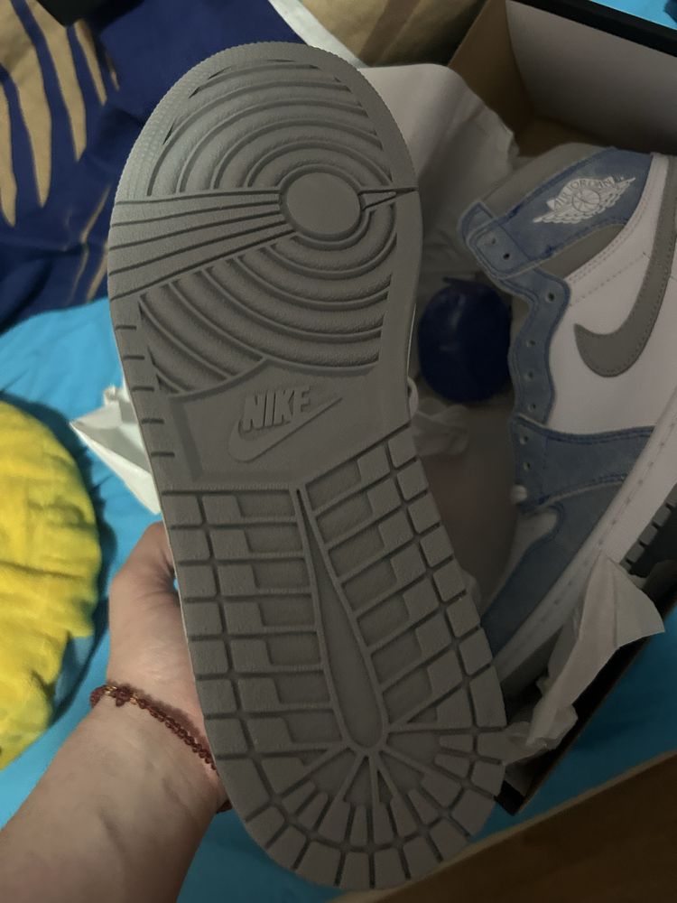 Jordan 1 Hyper Royal OG 42.5
